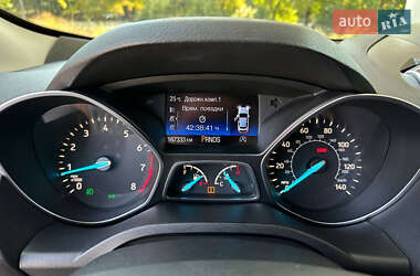 Внедорожник / Кроссовер Ford Escape 2016 в 