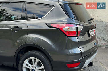 Внедорожник / Кроссовер Ford Escape 2018 в 