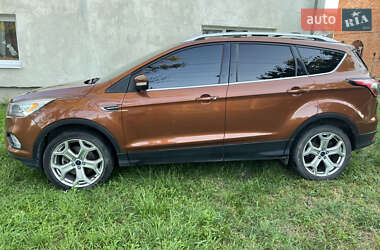 Внедорожник / Кроссовер Ford Escape 2016 в 