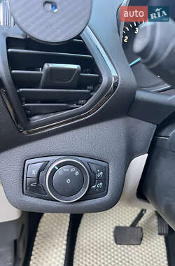 Внедорожник / Кроссовер Ford Escape 2016 в 