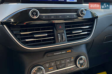 Внедорожник / Кроссовер Ford Escape 2020 в 