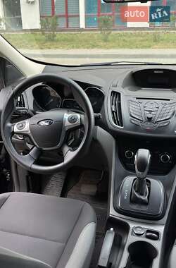 Внедорожник / Кроссовер Ford Escape 2014 в 