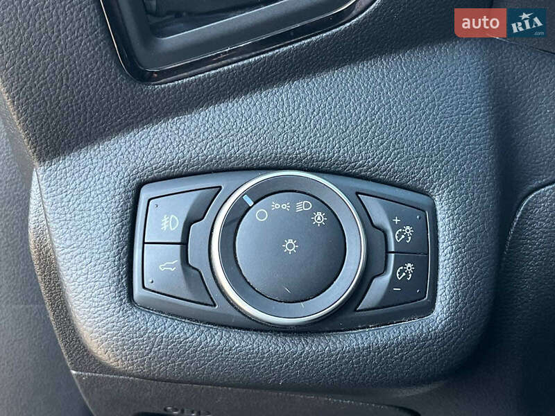 Внедорожник / Кроссовер Ford Escape 2017 в Львове