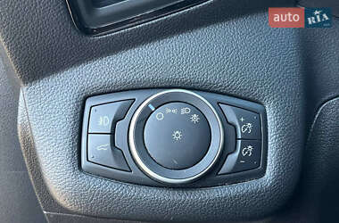 Внедорожник / Кроссовер Ford Escape 2017 в 