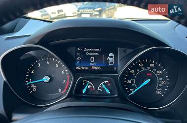 Внедорожник / Кроссовер Ford Escape 2017 в 