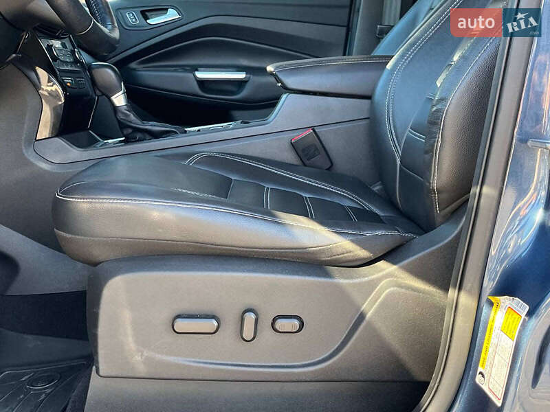 Внедорожник / Кроссовер Ford Escape 2017 в Львове