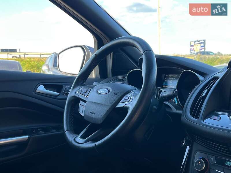 Внедорожник / Кроссовер Ford Escape 2017 в Львове