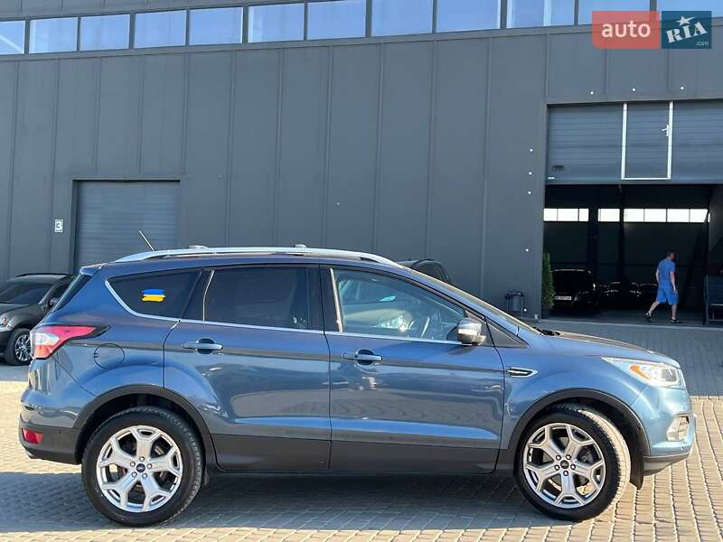 Внедорожник / Кроссовер Ford Escape 2017 в Львове