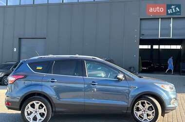 Внедорожник / Кроссовер Ford Escape 2017 в 