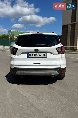 Внедорожник / Кроссовер Ford Escape 2018 в 
