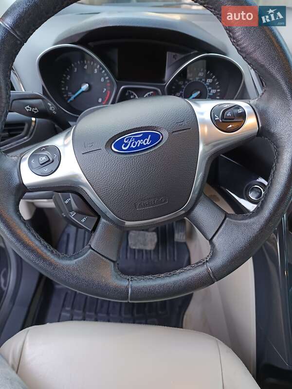 Внедорожник / Кроссовер Ford Escape 2014 в Отынии