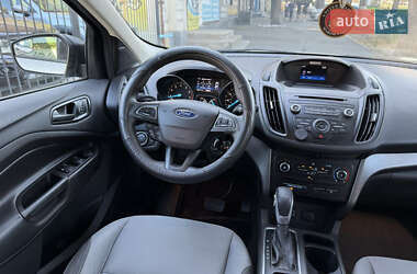 Внедорожник / Кроссовер Ford Escape 2017 в 