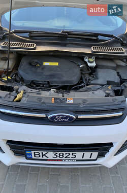 Внедорожник / Кроссовер Ford Escape 2015 в 