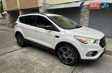Внедорожник / Кроссовер Ford Escape 2019 в 