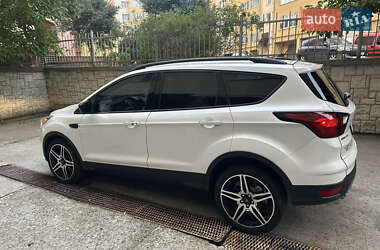 Внедорожник / Кроссовер Ford Escape 2019 в 