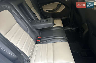 Внедорожник / Кроссовер Ford Escape 2019 в 