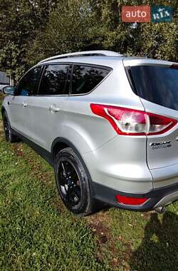 Внедорожник / Кроссовер Ford Escape 2012 в 