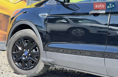 Внедорожник / Кроссовер Ford Escape 2016 в 