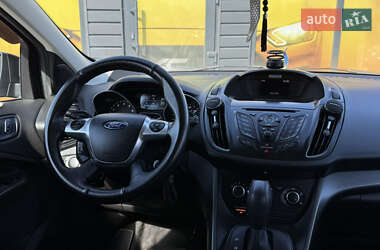 Внедорожник / Кроссовер Ford Escape 2016 в 