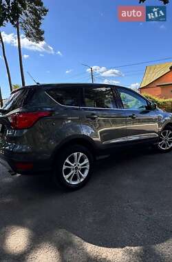 Внедорожник / Кроссовер Ford Escape 2019 в 