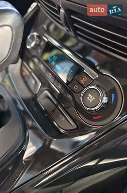 Внедорожник / Кроссовер Ford Escape 2014 в 
