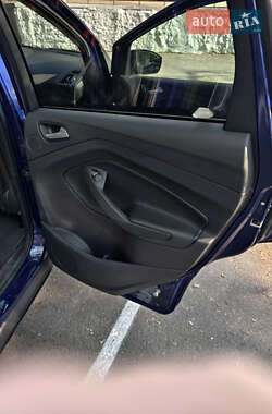 Внедорожник / Кроссовер Ford Escape 2014 в 