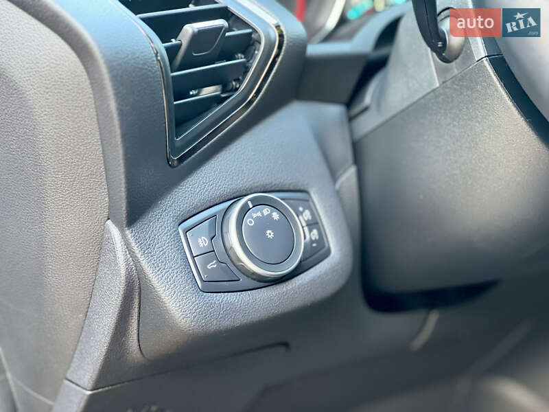Внедорожник / Кроссовер Ford Escape 2018 в Киеве