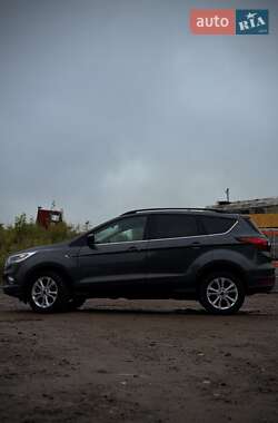 Внедорожник / Кроссовер Ford Escape 2019 в 