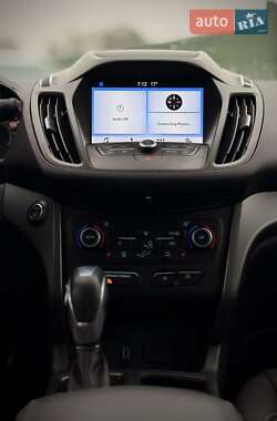 Внедорожник / Кроссовер Ford Escape 2019 в 