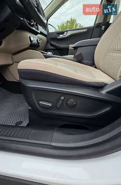 Внедорожник / Кроссовер Ford Escape 2020 в 