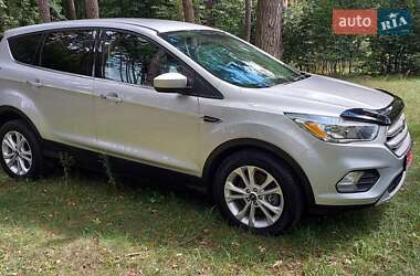Внедорожник / Кроссовер Ford Escape 2019 в 