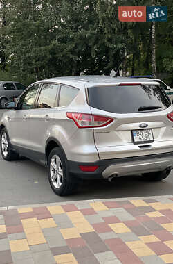 Внедорожник / Кроссовер Ford Escape 2015 в 