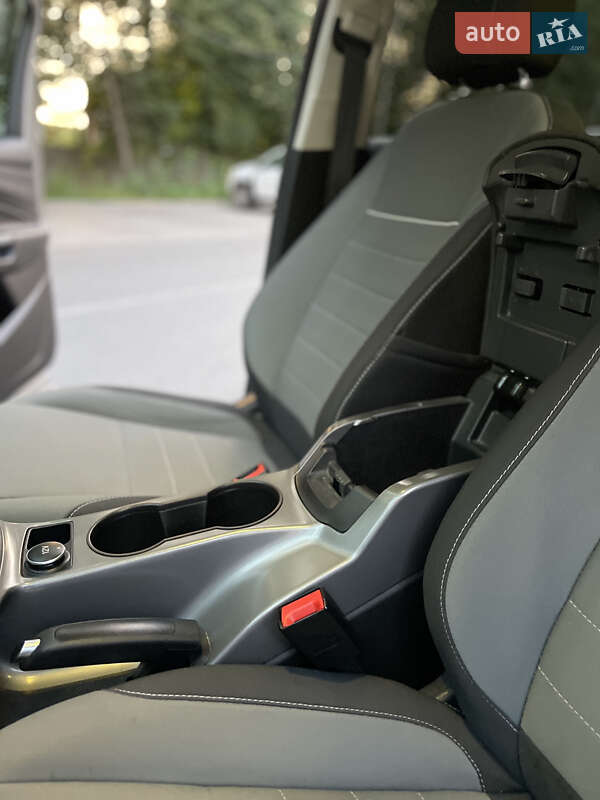 Внедорожник / Кроссовер Ford Escape 2015 в Тернополе