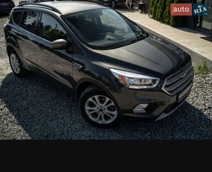 Внедорожник / Кроссовер Ford Escape 2018 в Черновцах