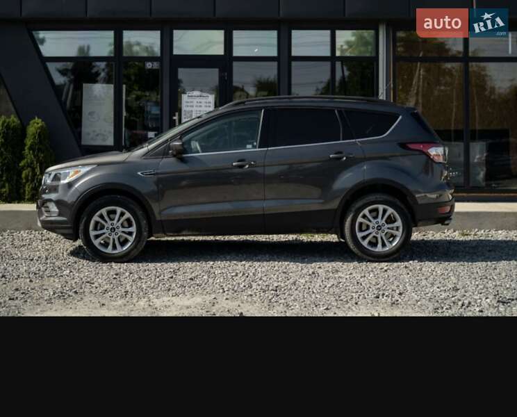 Внедорожник / Кроссовер Ford Escape 2018 в Черновцах