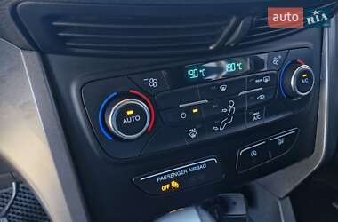 Внедорожник / Кроссовер Ford Escape 2017 в 