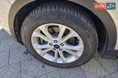 Внедорожник / Кроссовер Ford Escape 2017 в 