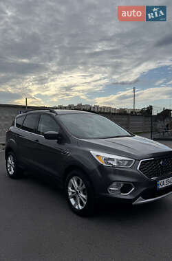 Внедорожник / Кроссовер Ford Escape 2017 в Киеве