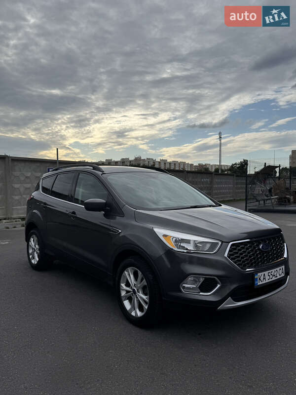 Внедорожник / Кроссовер Ford Escape 2017 в 