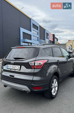 Внедорожник / Кроссовер Ford Escape 2017 в 