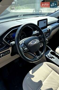 Внедорожник / Кроссовер Ford Escape 2021 в 