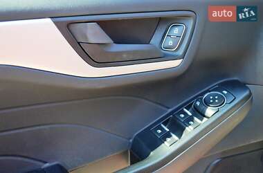 Внедорожник / Кроссовер Ford Escape 2022 в 