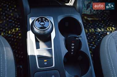 Внедорожник / Кроссовер Ford Escape 2022 в 