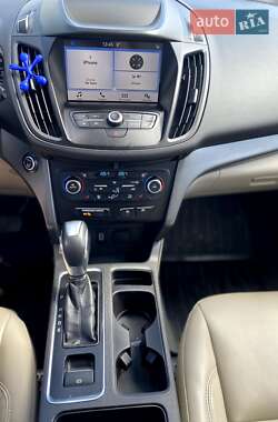 Внедорожник / Кроссовер Ford Escape 2018 в 