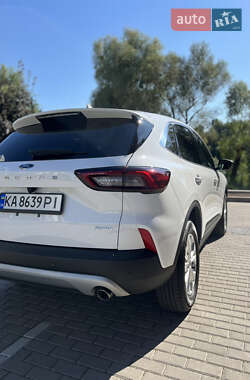 Внедорожник / Кроссовер Ford Escape 2024 в 