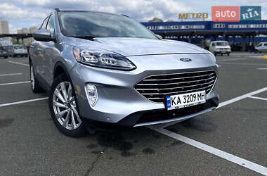 Внедорожник / Кроссовер Ford Escape 2021 в 