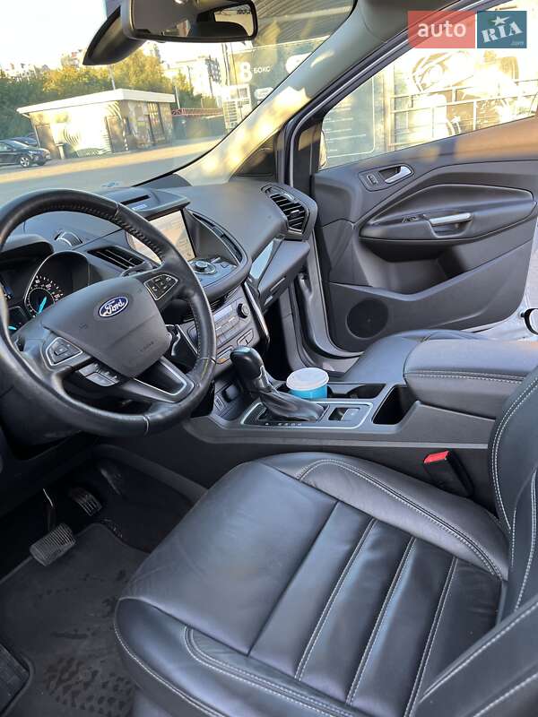 Внедорожник / Кроссовер Ford Escape 2017 в Ирпене