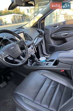 Внедорожник / Кроссовер Ford Escape 2017 в 