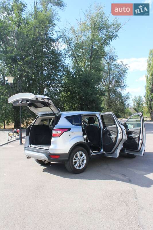 Внедорожник / Кроссовер Ford Escape 2017 в 