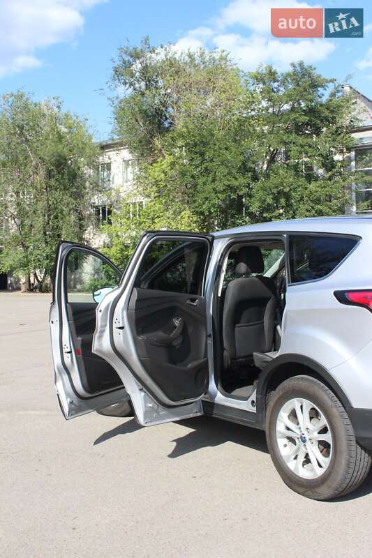 Внедорожник / Кроссовер Ford Escape 2017 в Кривом Роге